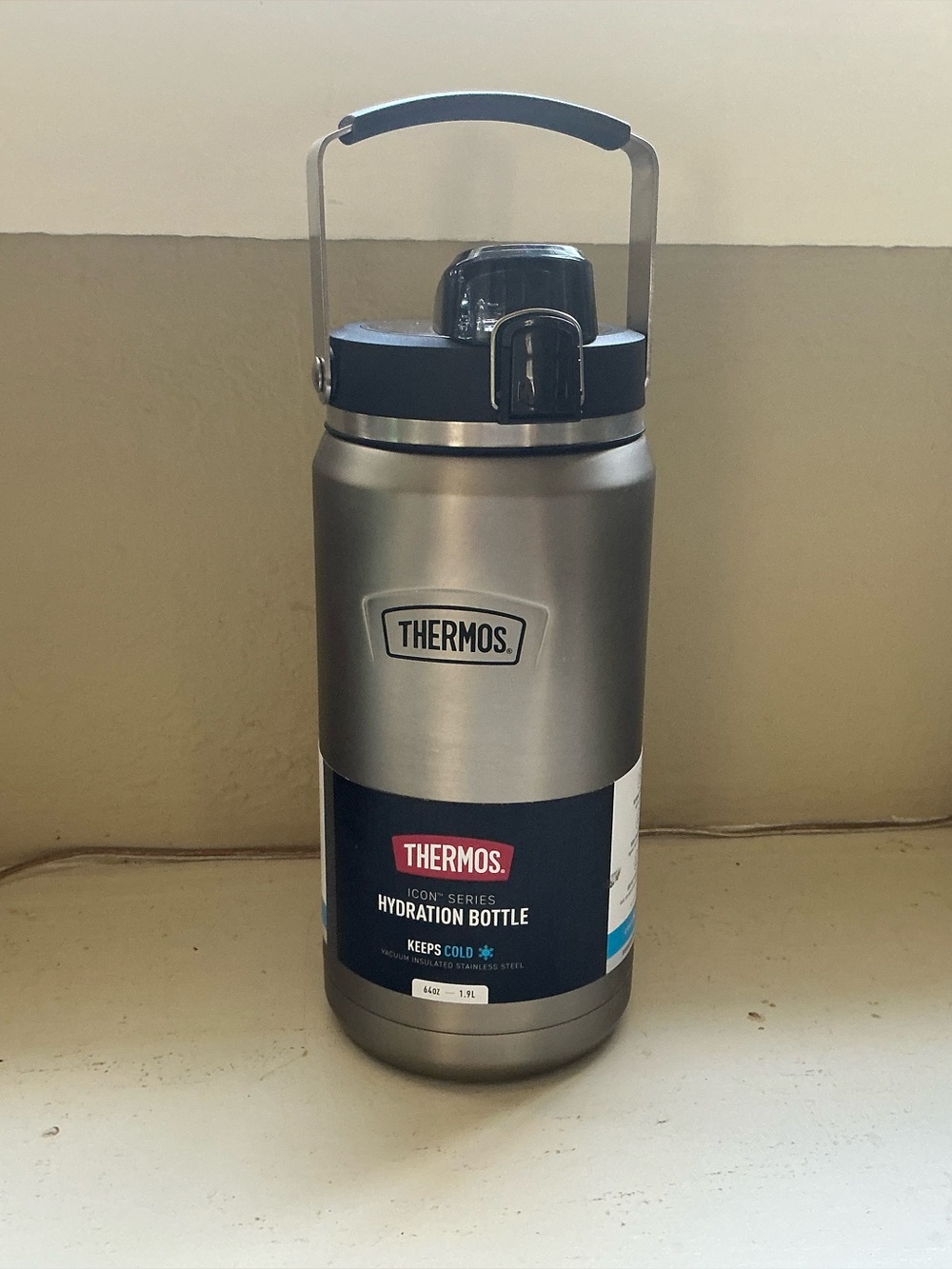 Thermos vacuum insulated Hydration / ice bottle